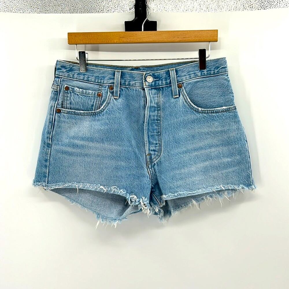 Levi's 501 Cut off Denim Shorts with hidden Button Fly - Light Wash - 31
